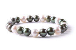 7.5″ Dark Green and White Freshwater Pearl Bracelet