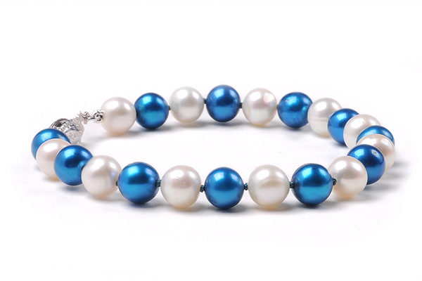 Unique Blue and White Freshwater Pearl Bracelet inspired by the University of Kentucky Wildcats