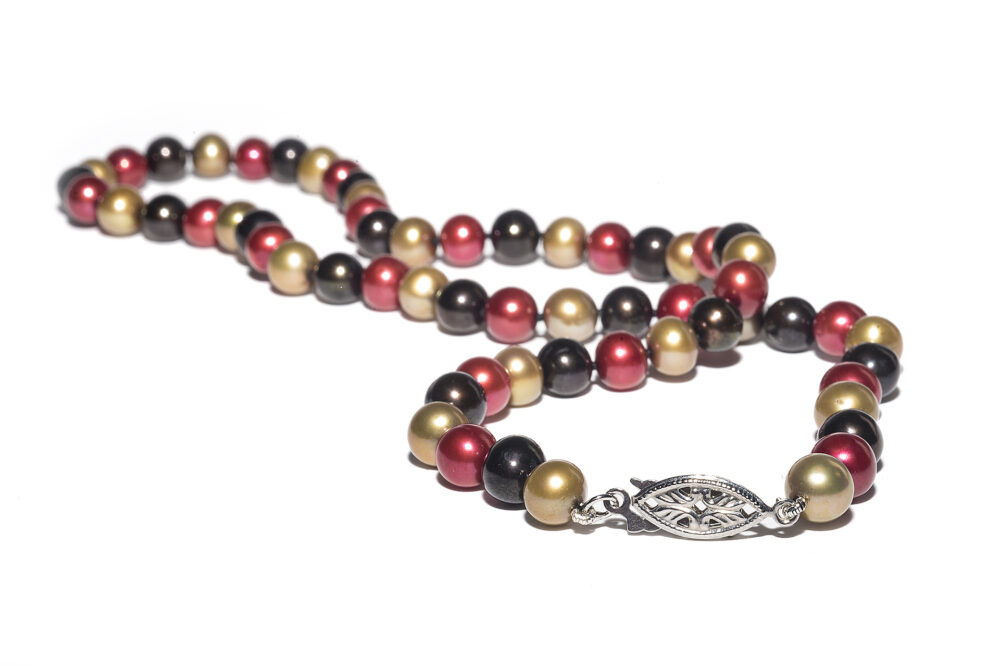 18" Maroon, Black and Gold Freshwater Pearl Necklace - Image 2